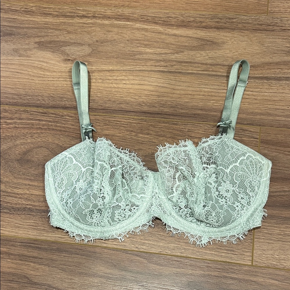 Victoria’s Secret Dream Angels Lace Bra